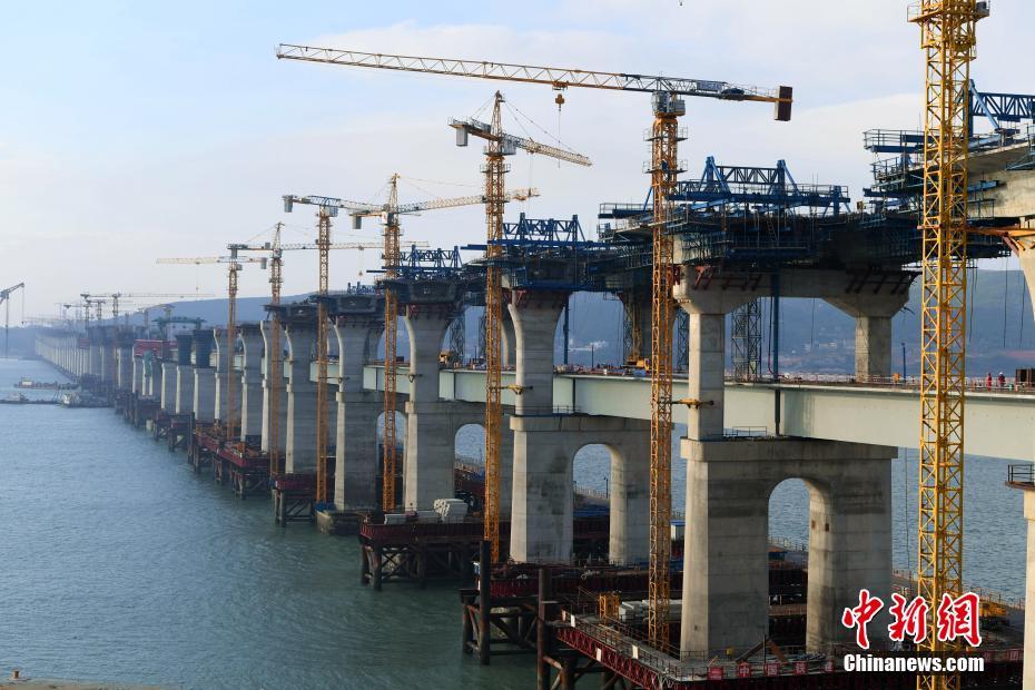 中国首座跨海峡公铁两用大桥完成桩基施工