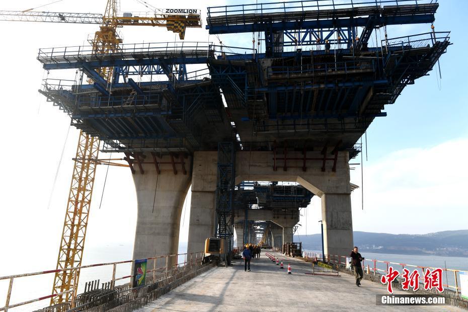 中国首座跨海峡公铁两用大桥完成桩基施工