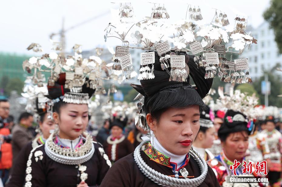 贵州丹寨八大支系苗族服饰巡游 迎接祭尤节