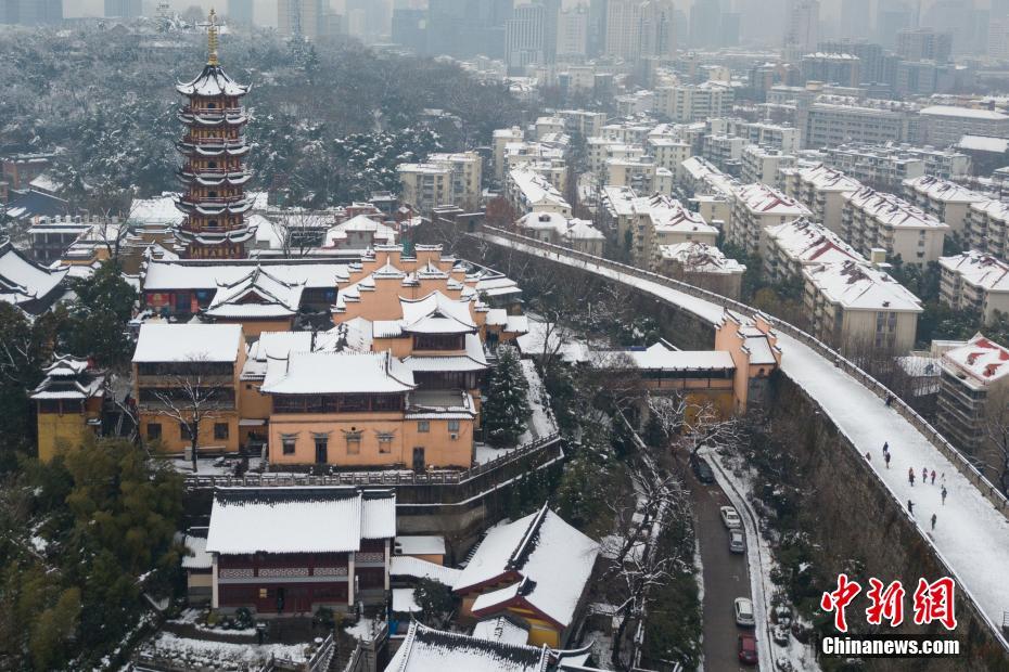 航拍雪后南京 城市处处美景如画