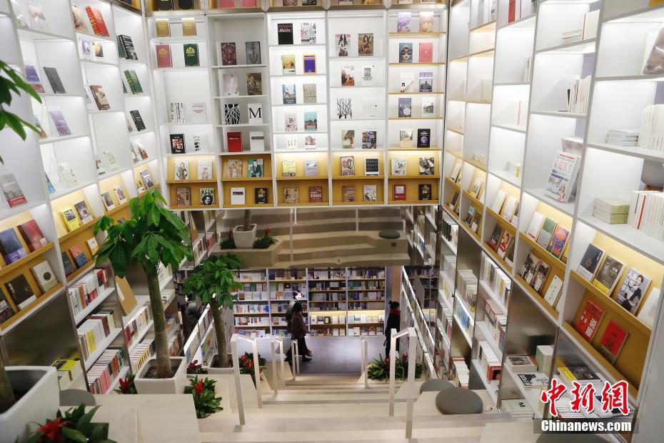 上海唯一一家“深夜书店”亮相