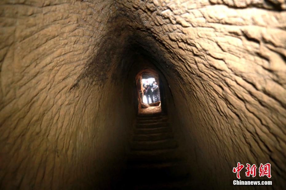 河南老汉耗时七年掘洞百米深挖出水井