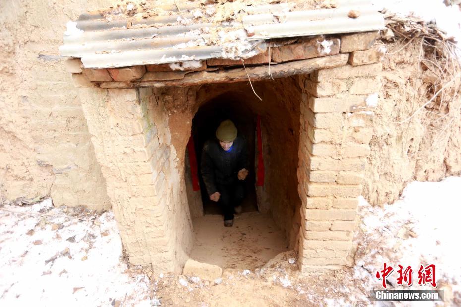 河南老汉耗时七年掘洞百米深挖出水井
