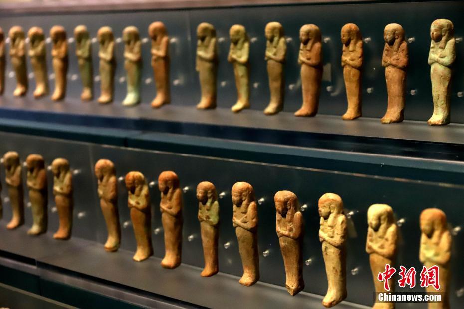 古埃及祭祀夫妻神像雕塑郑州展出