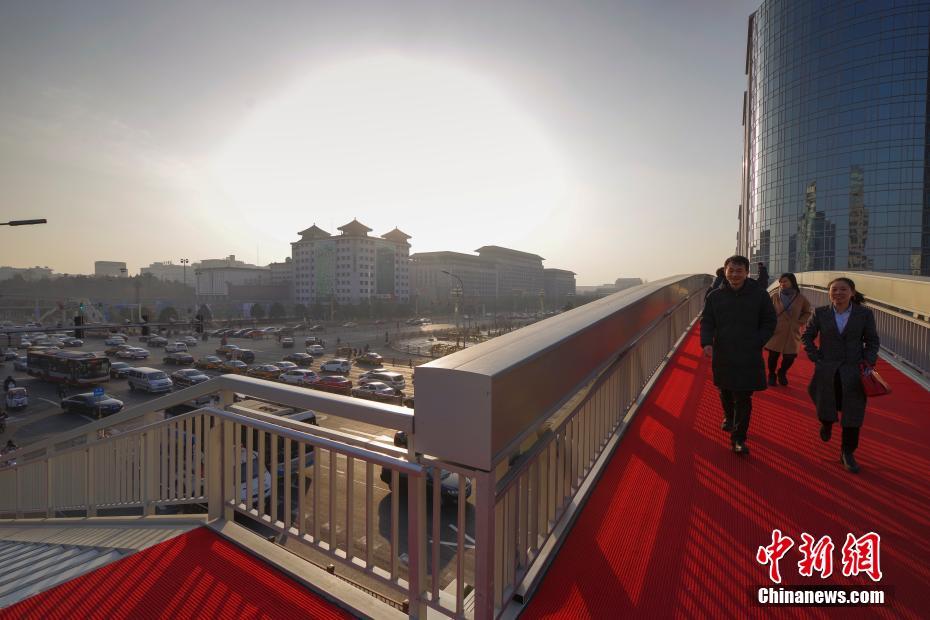 中国最长跨度铝合金天桥——北京东单北天桥开通
