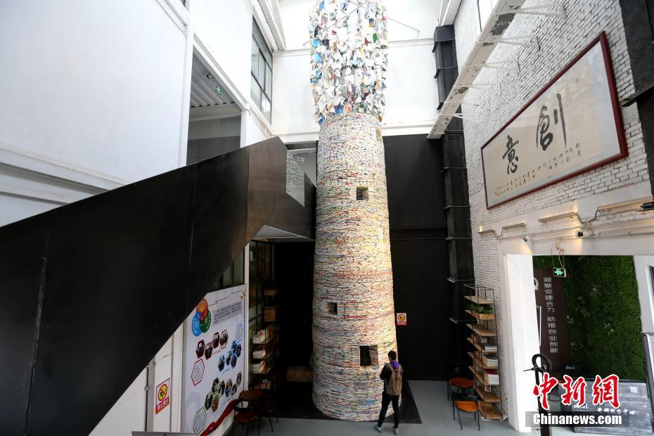 14吨书本搭建11米高“书塔”亮相西安