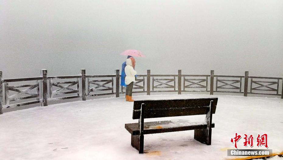 江西庐山迎最美雪季 冰雪世界宛若人间仙境