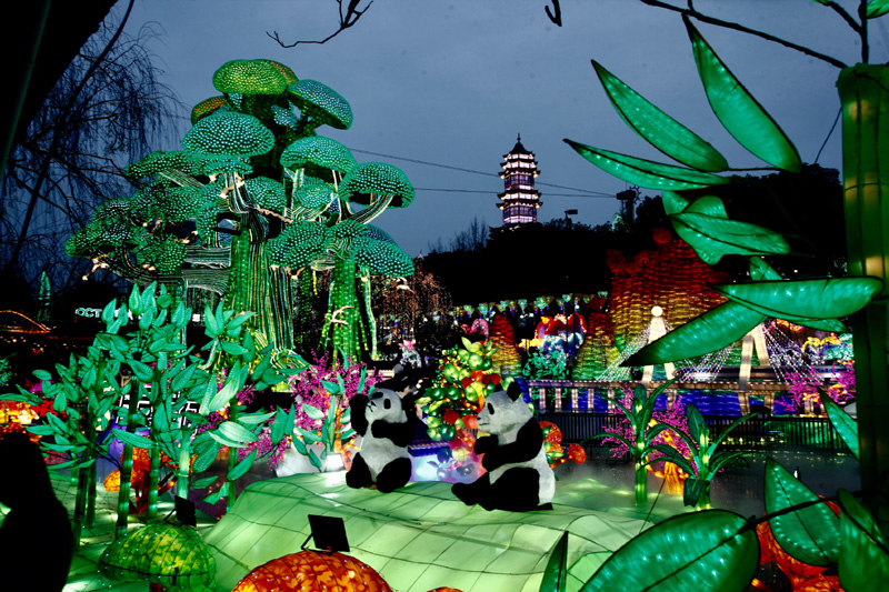 第二十四届自贡国际恐龙灯会精彩纷呈