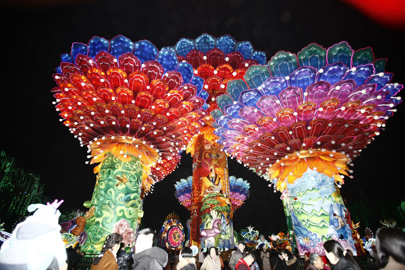 第二十四届自贡国际恐龙灯会精彩纷呈