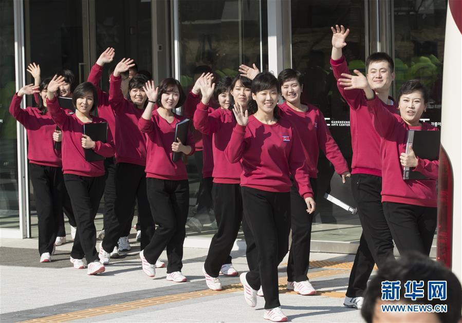 朝鲜艺术团在韩国江陵举行首场艺术演出