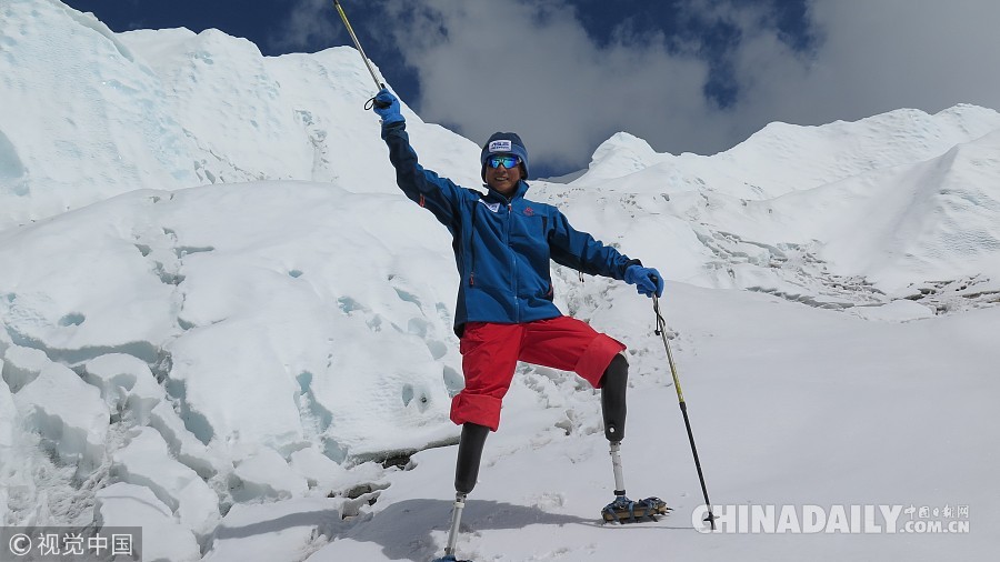 无腿老人4次挑战珠峰 每天骑行30公里爬山训练