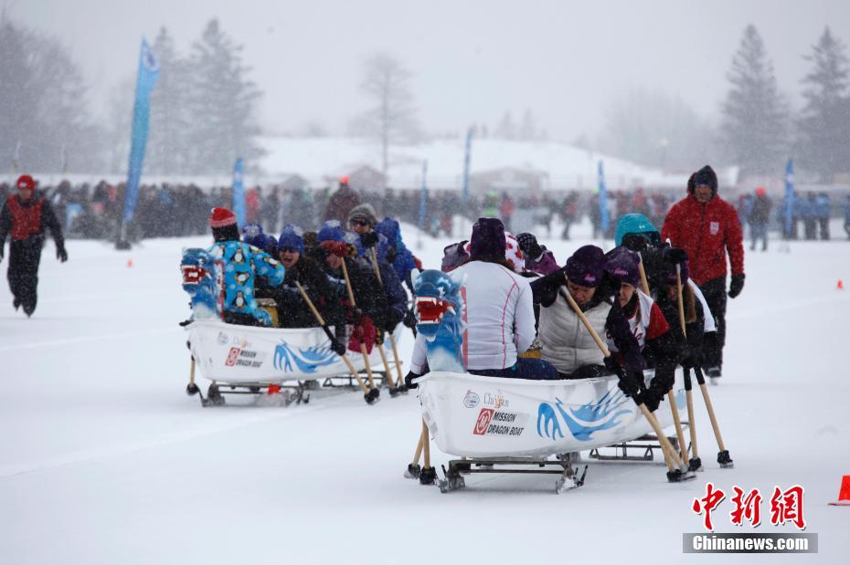 加拿大首都上演“冰上龙舟”比赛