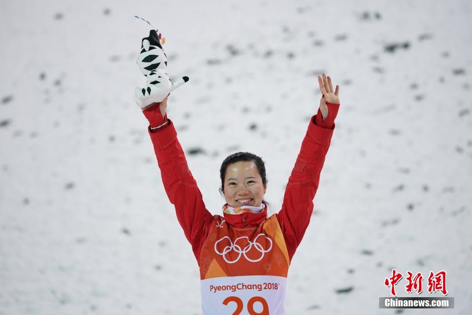 2月16日,平昌冬奥会自由式滑雪女子空中技巧决赛举行,中国队徐梦桃