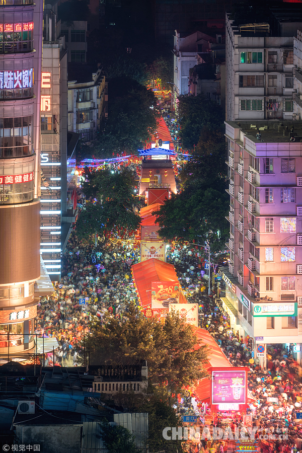 广州：除夕夜 花市灯光璀璨美不胜收