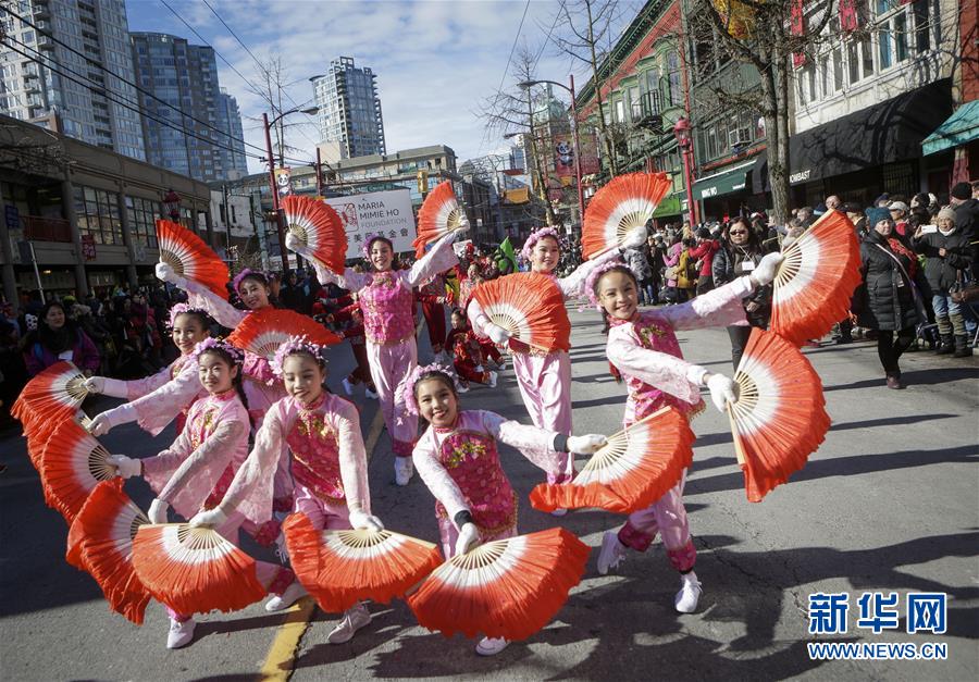 温哥华举行第45届春节大游行
