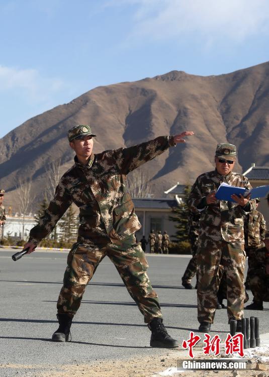 西藏武警军事体育竞赛锻炼“精兵悍将”