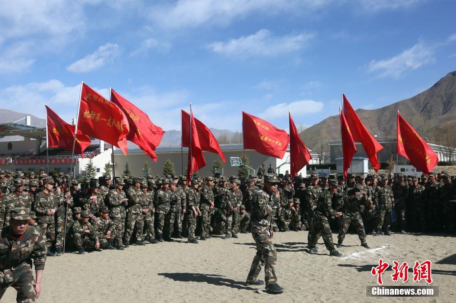 西藏武警军事体育竞赛锻炼“精兵悍将”