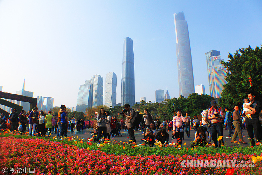 广州园林博览会开幕 民众置身花海竞相拍照