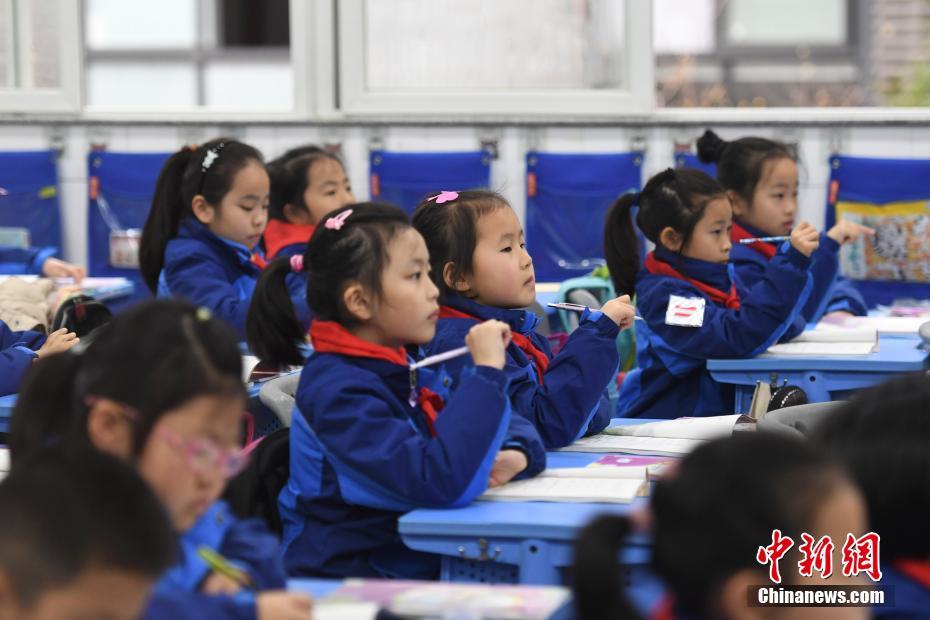 浙江推迟小学上学时间 低年级可8点后到校