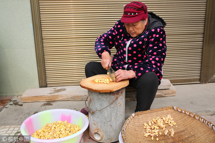 77岁奶奶古法做红豆腐 一年网销三千斤