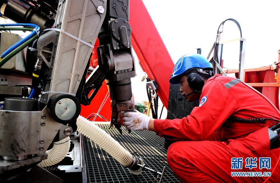 守护“科学”号科考船上的“红色风景线”——记“科学”号海洋综合调查技术支撑团队