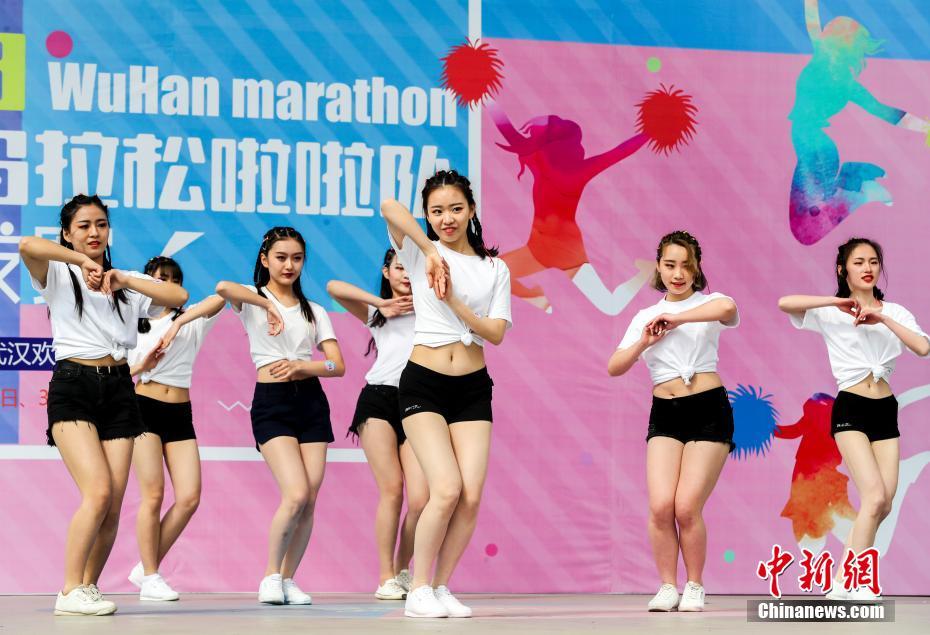 武汉马拉松啦啦队选拔赛 青春舞姿燃爆全场