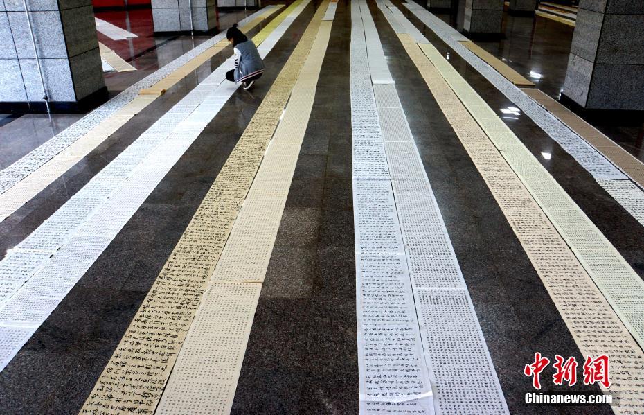 陕西一高校书法学院收寒假作业如铺“地毯”