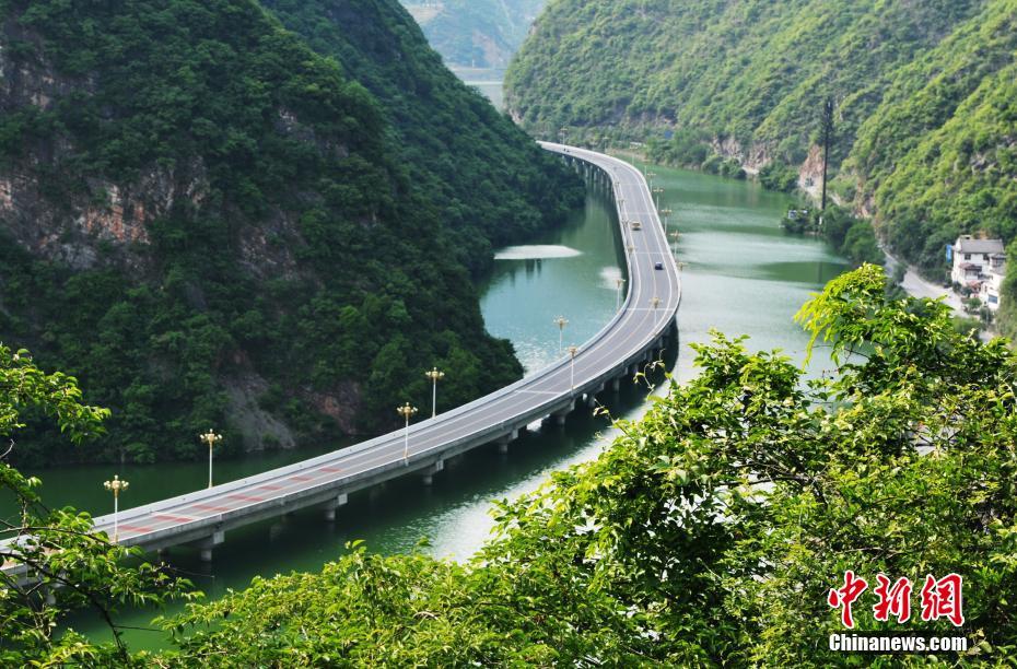 湖北兴山“三峡水上公路”夜色迷人