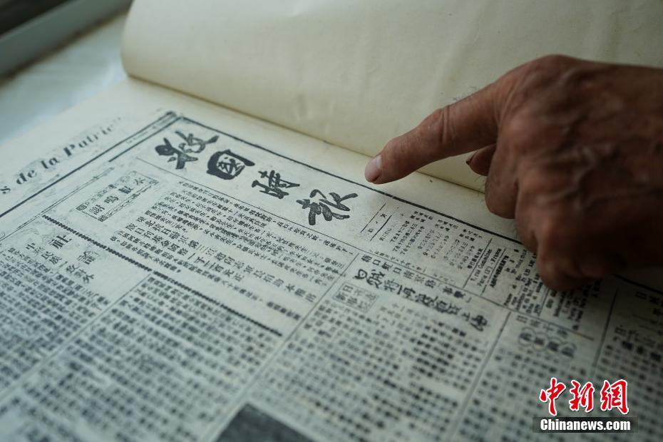 贵阳“报痴”自建藏报馆 55年收藏50万份报纸