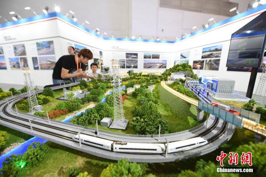 中国铁路四十年成就展在北京开展
