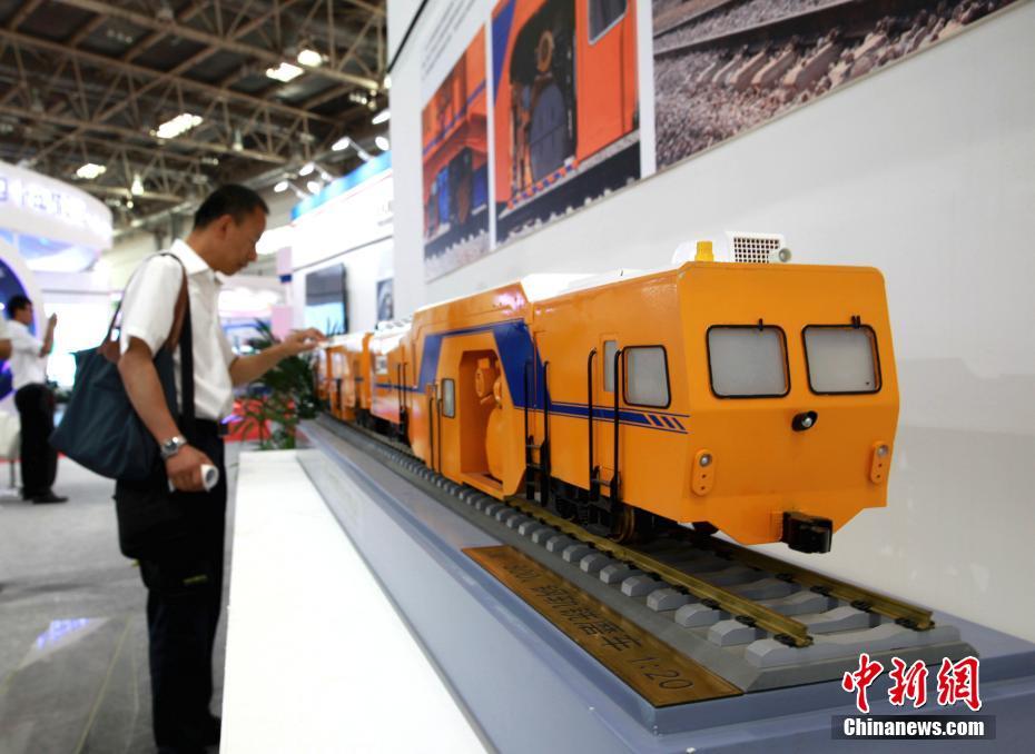 中国铁路四十年成就展在北京开展