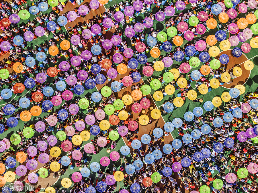 广州：高温橙色预警下庆祝六一 学校挂1700把伞遮阳