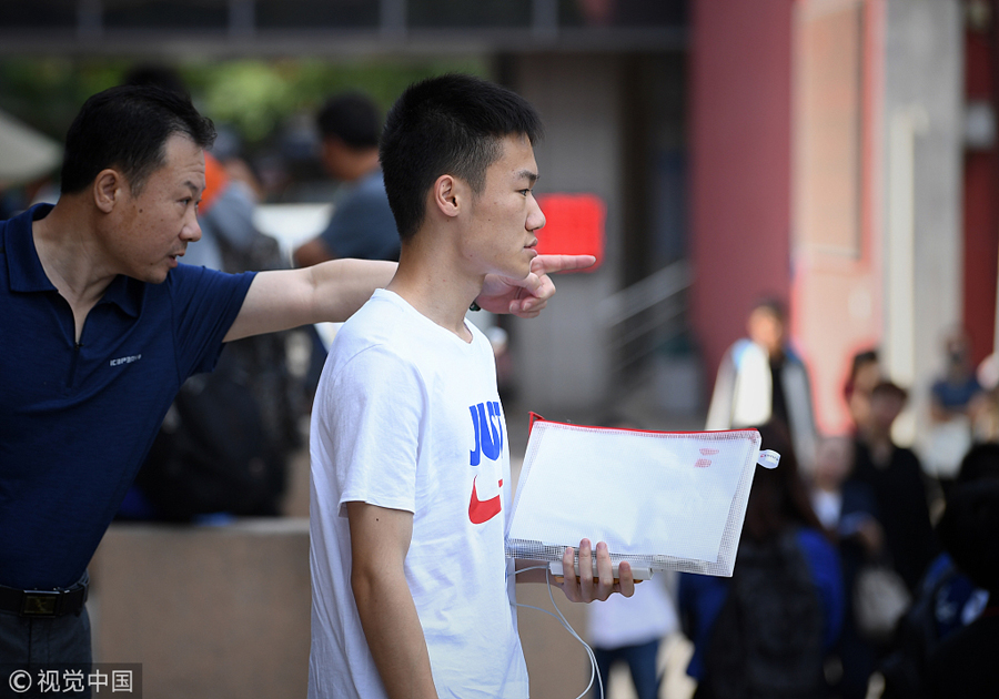 北京：清华大学2018年自主招生开考 考生排队等候进场