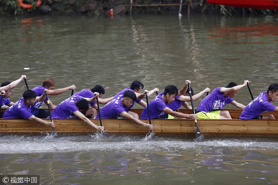 广州举行龙舟采青仪式 端午节前体验最广味的龙舟活动
