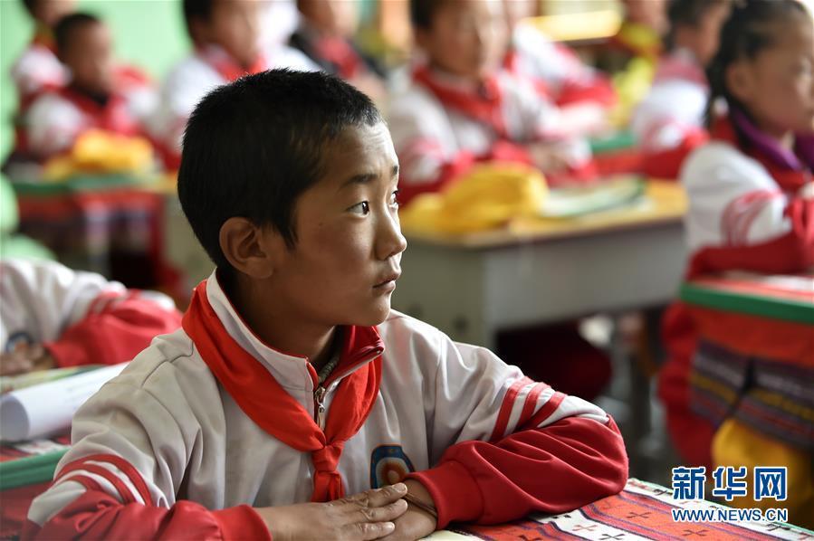 西藏首批高海拔地区群众搬迁 离开“生命禁区”