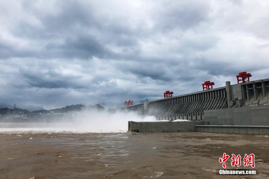“长江2018年第1号洪水”正通过三峡库区