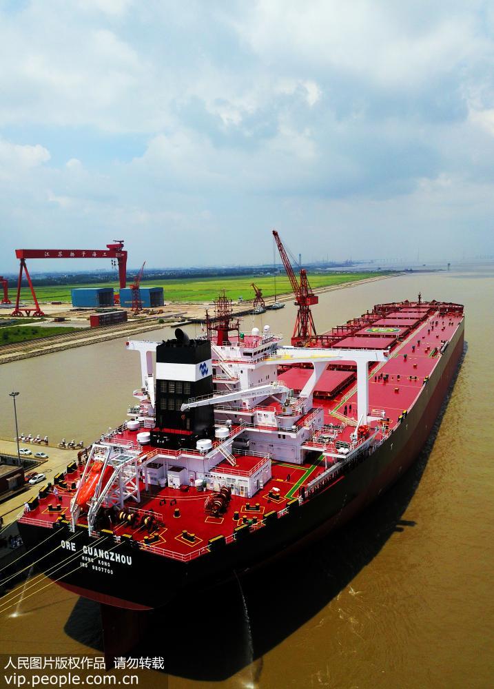 全球吨位最大的“国之重器”40万吨级“广州号”矿砂船首航