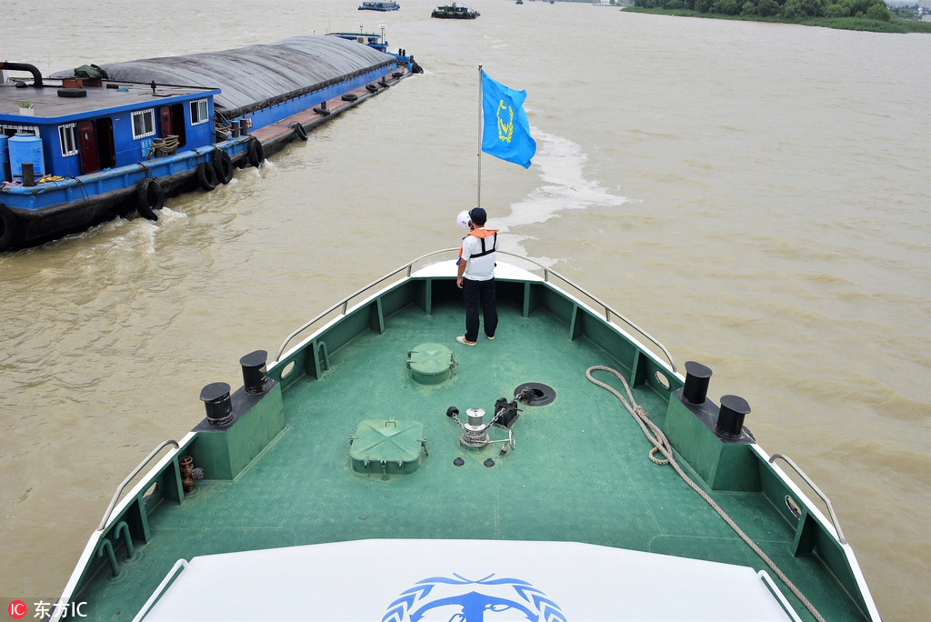 江苏洪泽湖水位逼近13.5米警戒值 海事部门实施临时交通管制
