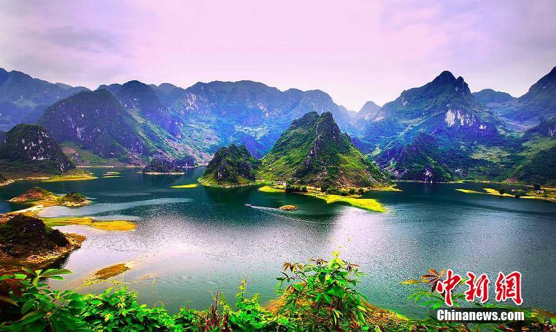 广西凌云浩坤湖上演唯美山水大片 如“世外桃源”