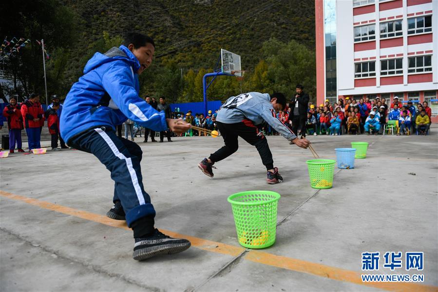 西藏山体滑坡 受灾小学师生安全转移