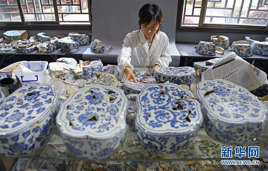景德镇御窑古瓷碎片“复原”陶瓷传奇