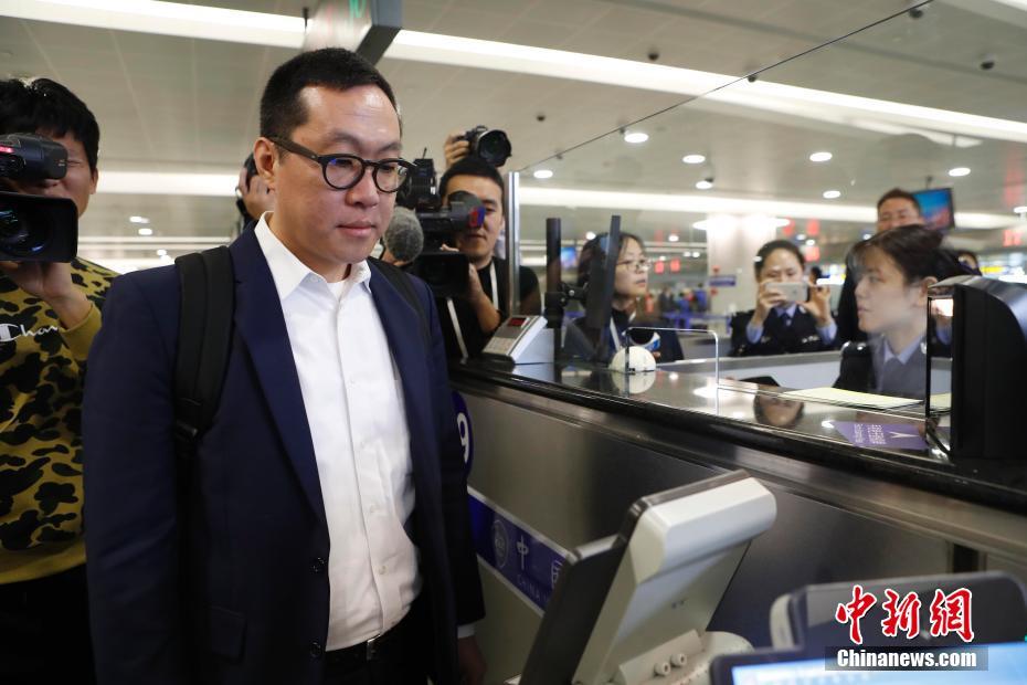 上海浦东机场实现出境旅客无纸化过检登机