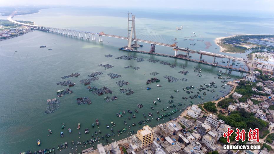 中国首座跨断裂带大桥：海南铺前跨海大桥顺利合龙贯通