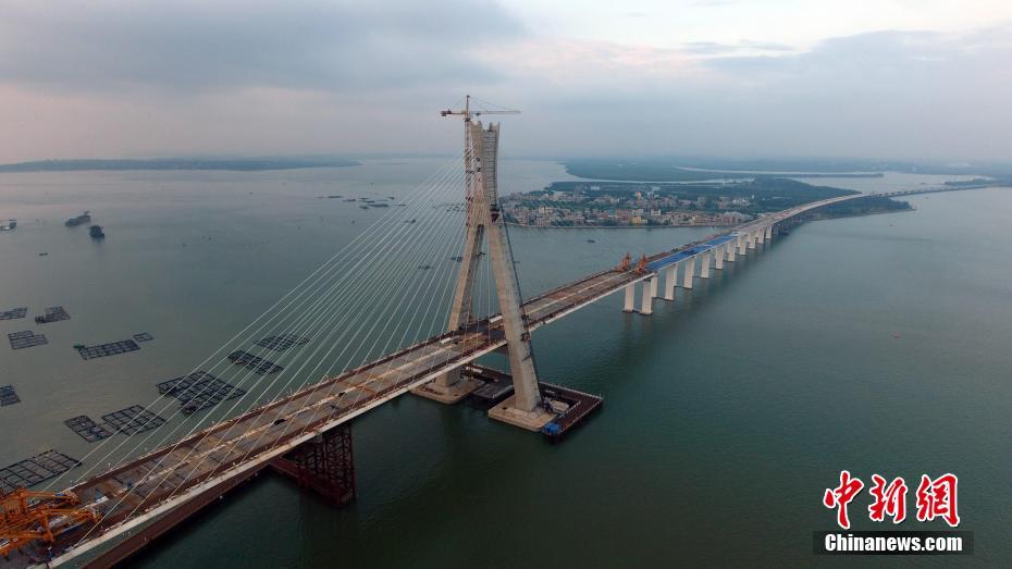 中国首座跨断裂带大桥：海南铺前跨海大桥顺利合龙贯通