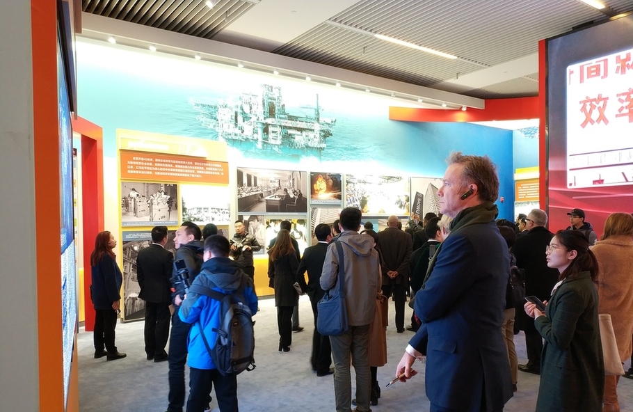 驻华外交使节参观“伟大的变革：庆祝改革开放40周年大型展览”