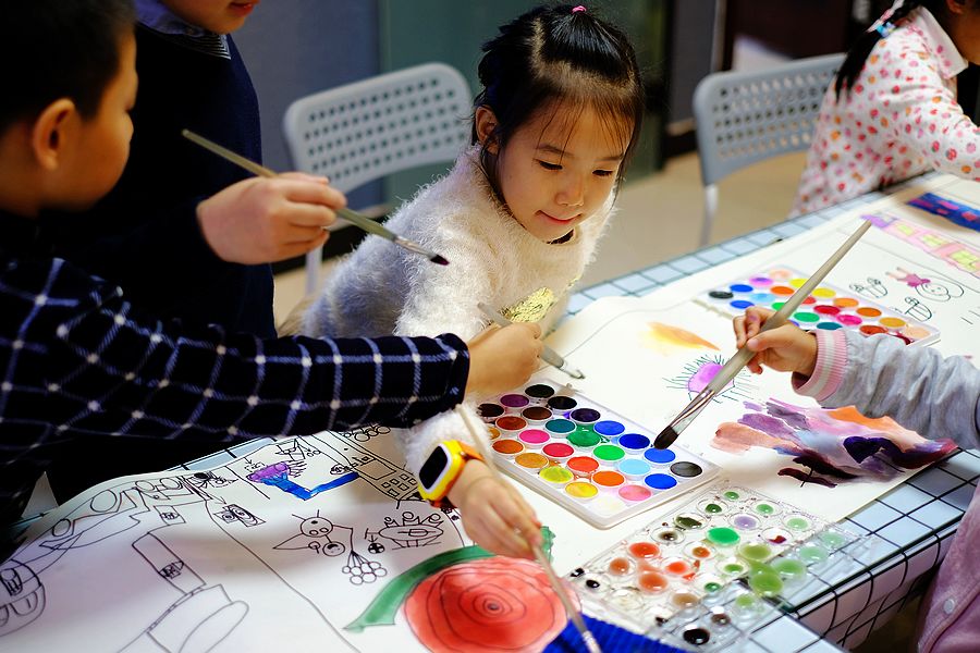 激发孩子绘画天性 展现孩子内心“超级世界”