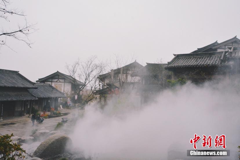 强浓雾袭击江苏 多地能见度不足50米