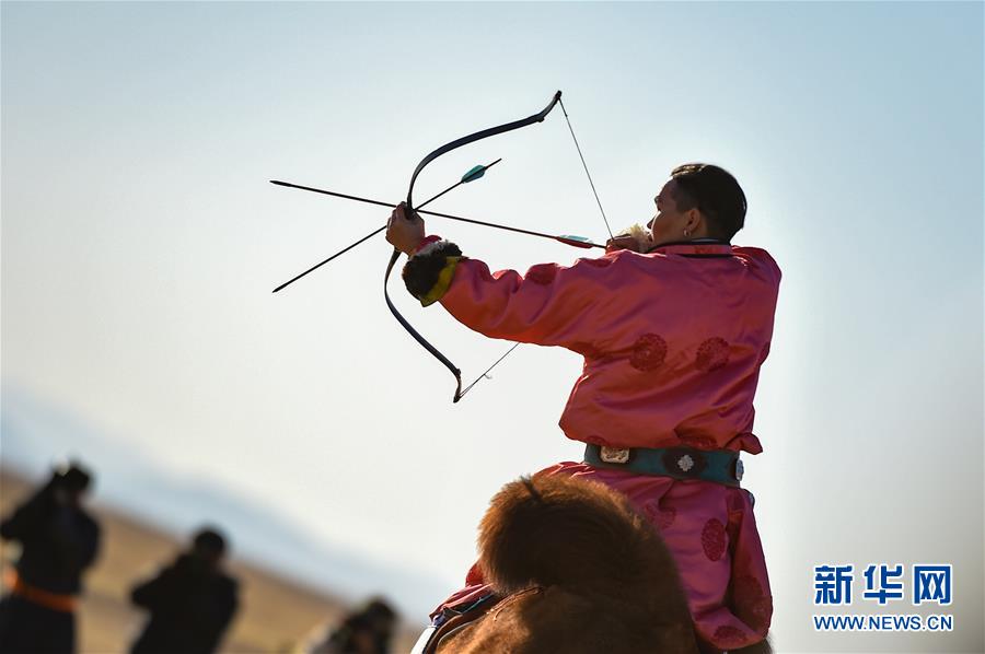 内蒙古乌拉特后旗举行骆驼文化旅游节