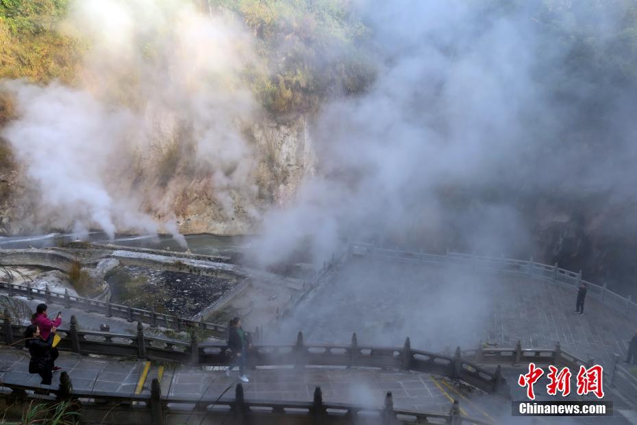 探访腾冲热海地热温泉 烟雾缭绕宛如仙境