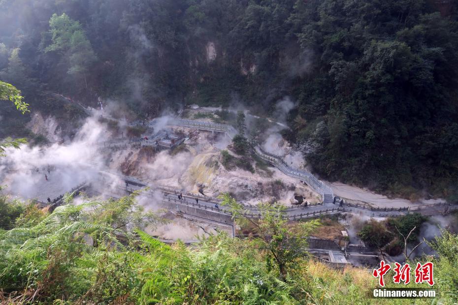 探访腾冲热海地热温泉 烟雾缭绕宛如仙境